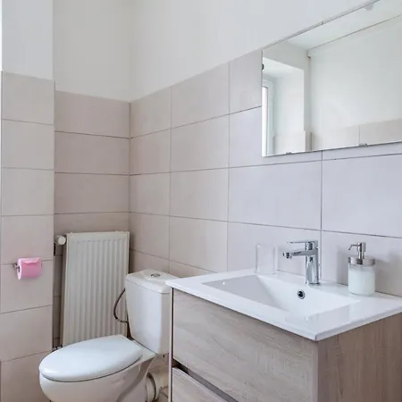 Travel Homes - Le Carls 2 Spacieux, Moderne, Equipe Apartment *