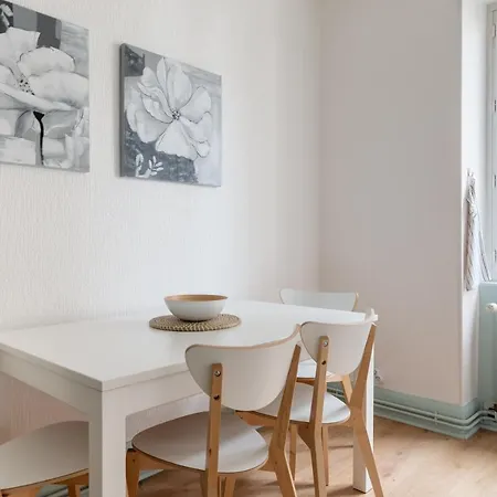 Travel Homes - Le Carls 2 Spacieux, Moderne, Equipe Apartment *